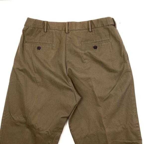 Haggar Pleated Straight Leg Men's size 36x31 Brown Chino Pants - Picture 2 of 4